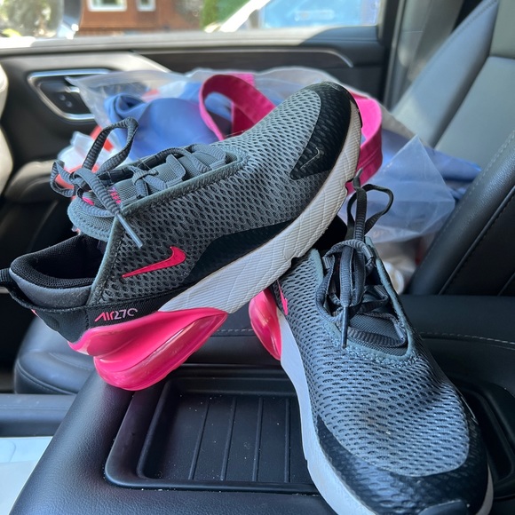 Nike Other - Black and pink Nike 270